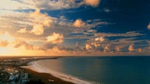 Море с высоты: Волны, пляж, закат под успокаивающую музыку