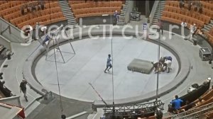 Появилось видео падения акробата из Эфиопии во время репетиции в Большом Московском цирке.