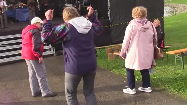 Танец пожилых людей / Крутой поворот