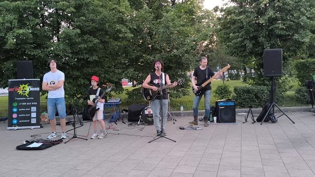 Уличные музыканты Группа Кино - Место для шага вперёд смотреть онлайн