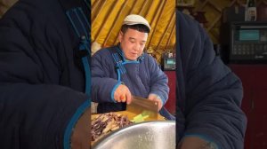 Сегодня готовлю отменный плов по-монгольски и жаркое с картошкой. Всем приятного аппетита! :)