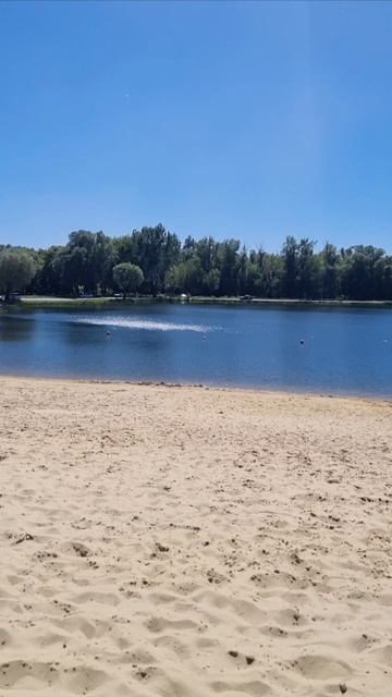 Безмятежность / Пляж / Лето / Солнце / Песок / Вода / Море / Дитя / Ребёнок / Кайф / Пруд / Отдых смотреть онлайн