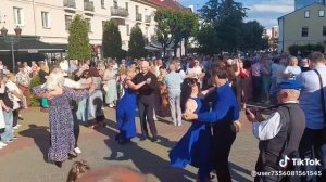 Танцы на свежем воздухе - это здорово!!