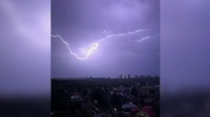 Европейская часть России приходит в себя после ливневых залпов с грозой и градом