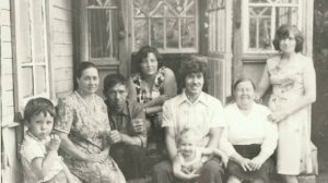 Песню "За окном черемуха колышется" поет моя бабушка, Евдокия Тимофеевна Носкова (Дементьева).