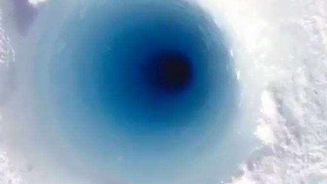 ПРОСТО БРОСИЛ ЛЬДИНКУ ДЛЯ НАУЧНЫХ ЭКСПЕРЕМЕНТОВ) ПОСЛУШАЙТЕ КАКОЙ ИЗДАЁТ ЗВУК