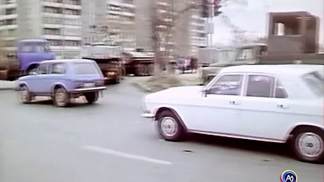 1988 год. На узких улочках Тюмени.  Перекрёсток улиц Профсоюзной и 50 Лет Октября.