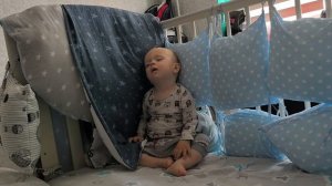 Спит сидя.mp4