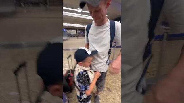 Проводила своих малышей к бабушке до конца лета😢