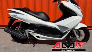 Лучший скутер для города летом 2025 Honda PCX 125