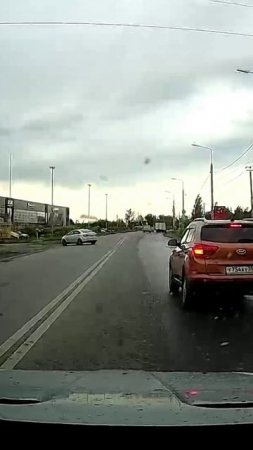 У него зеркала отсутствуют