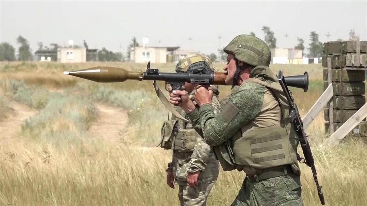 Желающих поступить на военную службу по контракту все больше и больше