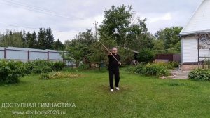 Разминочные упражнения с копьём в деревне (8)