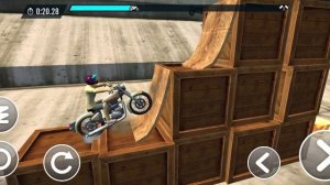 Пролетаем через городскую суету под мостом и через машины на мощном байке Байк Драйв Экстрим