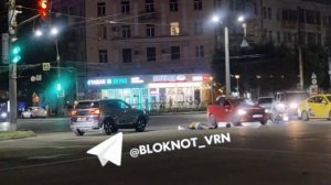 По улице Кольцовская сбили курьера. Пострадавшего увезла скорая помощь. 😱
