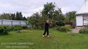 Разминочные упражнения с копьём в деревне (10)