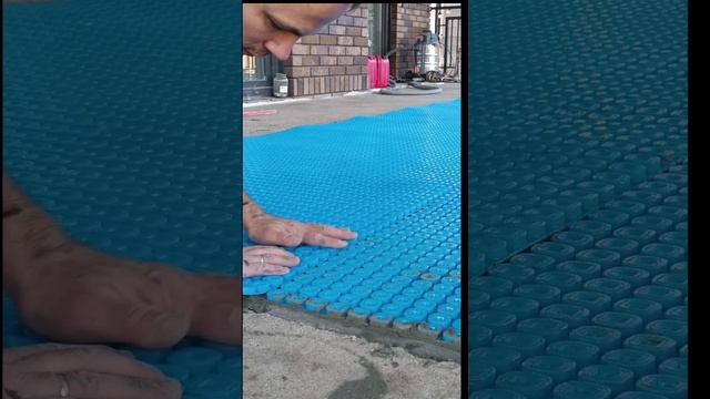 Монтаж системы электрический  греющий кабель теплого пола, на мембрану