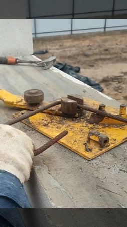Как загнуть хомут/Стройка #construction #строительство #инструмент
