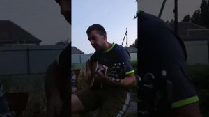 Дворовая_на_гитаре(Жемчуга_в_волосах)