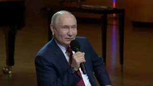 «Без музыки я был бы другим!»: Путин – о том, чего ему не хватило в детстве
