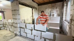 У нас побег! Срочно исправляем недочеты. Наконец-то дождались помощь! Стройка стен продолжается.