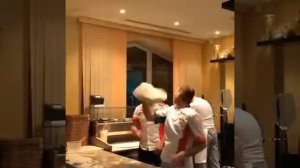 Пицца-акробатика от Leonardo Trappoloni и Danilo Pogano.
