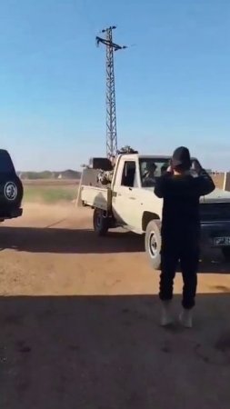 В Сирии неспокойно. На видео - конвой армии Сирии въезжает в провинцию Эс-Сувейда.