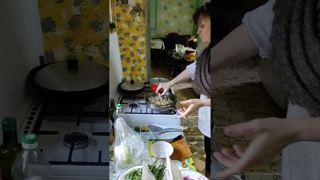 Обалденная картошечка с маринованным лучком#картошка#еда#вечерсмамой