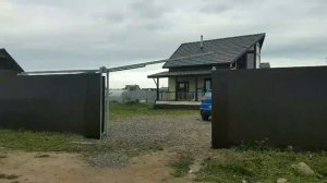 Откатные ворота _Элькадор_ со встроенной калиткой