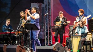 Ricardo Rodrigues Самбатерия Mexe a Cabeça - Ivete Sangalo, Carlinhos Brown