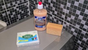 Какие пятна отстирывает хозяйственное мыло?