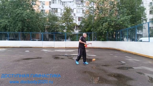 Разминка с мячами для фитнеса на верёвке