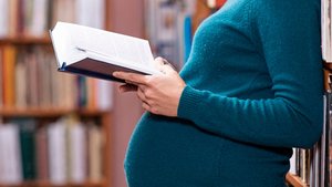 Повышенное пособие по беременности будут получать студентки очного обучения в России