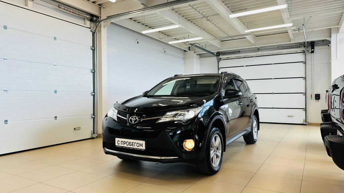 Toyota RAV4, 2015 год