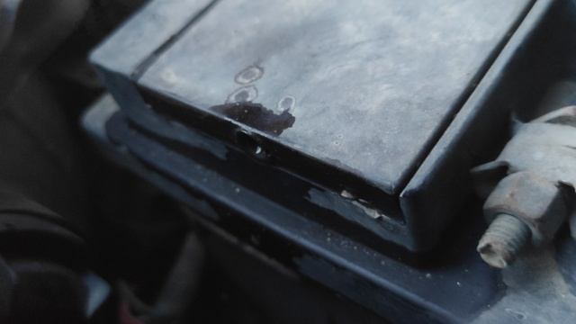 Поменяли стартер, а умер оказывается аккумулятор