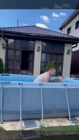 Собачке тоже жарко