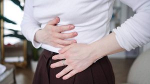 Врач рассказала о причинах вздутия живота из-за сезонных фруктов