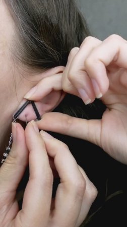 Как надеть Серьги-трансформеры-джекеты "Трезвучие тишины"  с гематитом и шпинелью