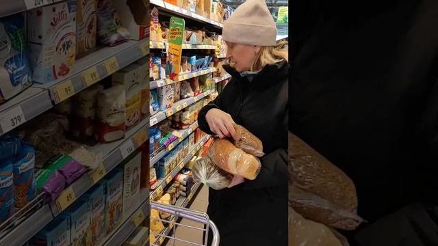 Как с ней ходить в магазин, незнаю #мамаидочь#покупки#shorts
