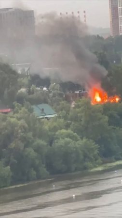 🔥Молния ударила в частный дом в Красногорске и дом загорелся🔥