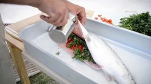 Рыба на огне. Лосось в соляной корочке в печи на дровах