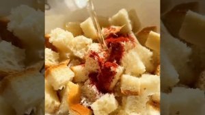 Нежный крабовый салат с чесночным соусом