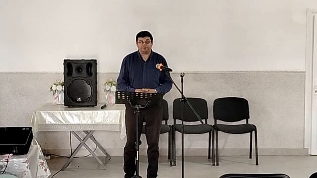 Все люди гонятся за лучшим,  стих  12.07.2025