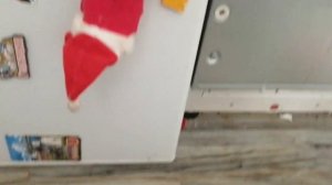 Как снять наклейки с холодильника