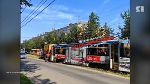 В Ярославле трамвай сошел с рельсов и заблокировал движение