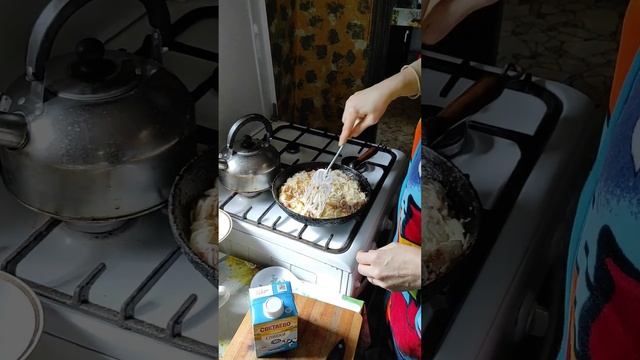Мама приготовила вкуснейшую карбонару#мамаидочь#лерахаас#еда#shorts