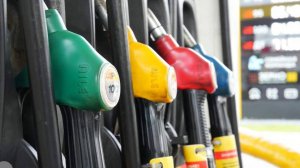 Эксперт посоветовал владельцам китайских авто не экономить на бензине