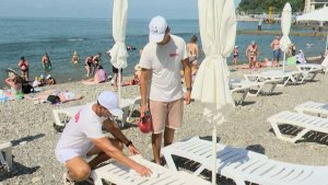 В Сочи усилили обработку оборудования на пляжах