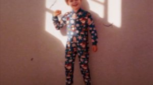 Из домашнего архива. 1993 год.
Тестили новую кинокамеру ))
Тут мне 10 лет. Снято на плёнку 16-мм.