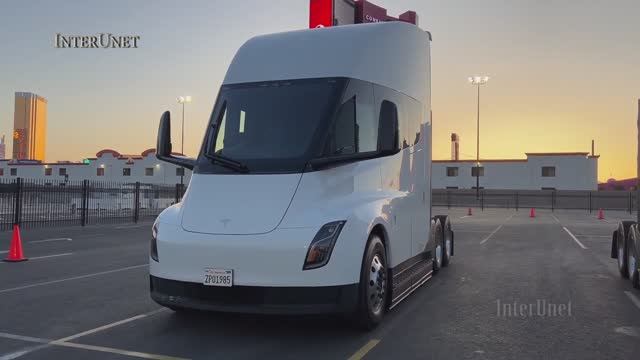 Tesla 500  Electric Truck 2024